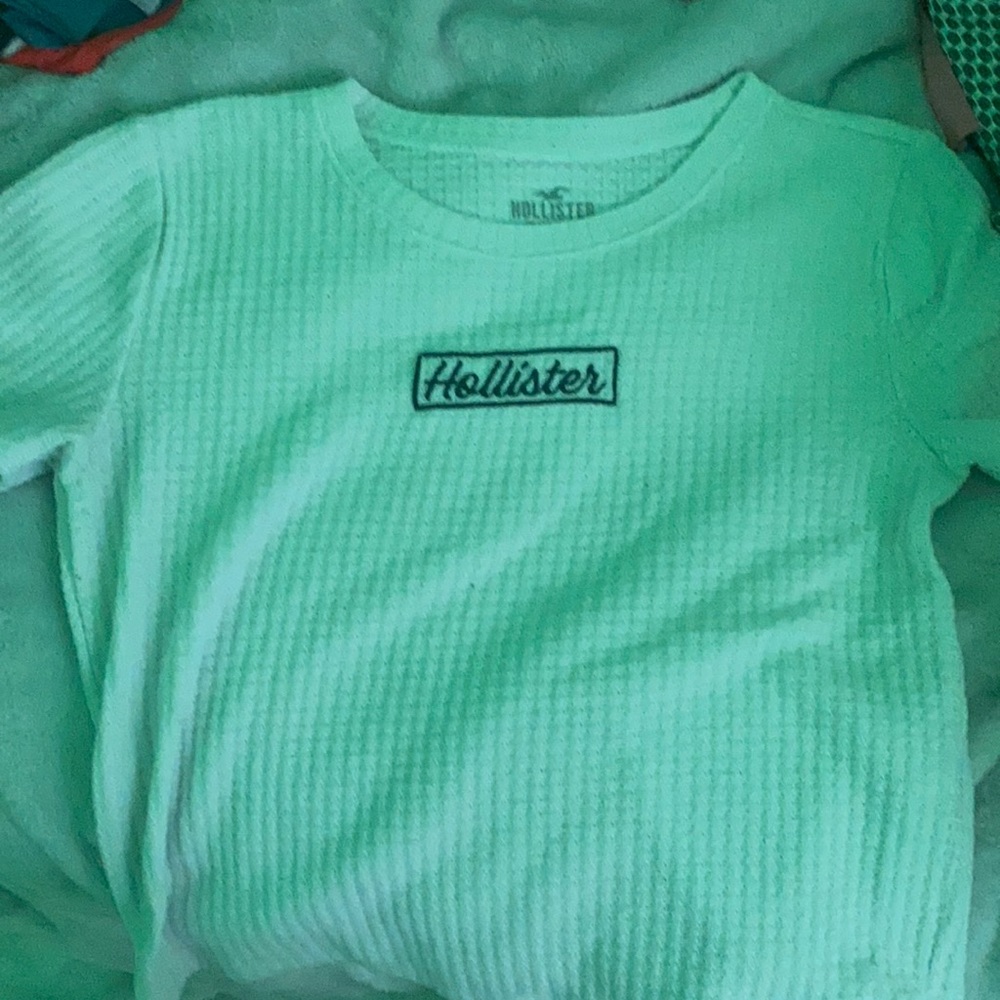 white hollister crop top size small and not worn